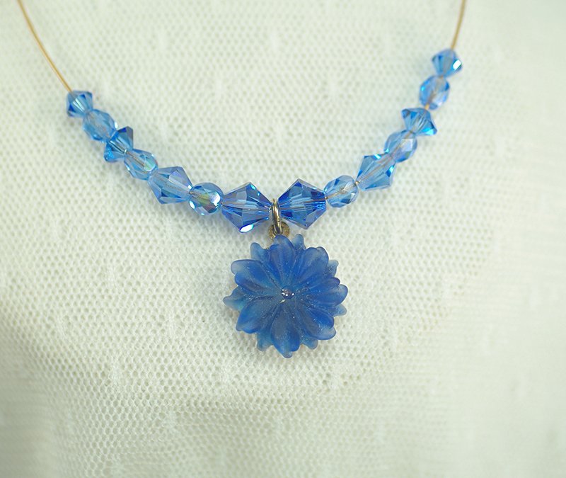 vintagecarvedczblueglassflowernecklace.jpg